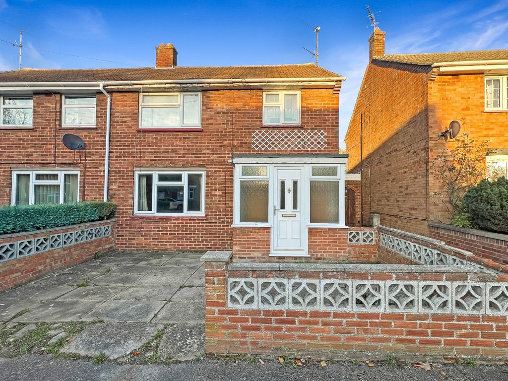 3 bed semidetached house for sale in Spalding Way, Cambridge CB1, £