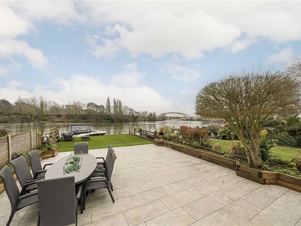 4 bed property for sale in Penny Lane, Shepperton TW17, £999,950 Zoopla