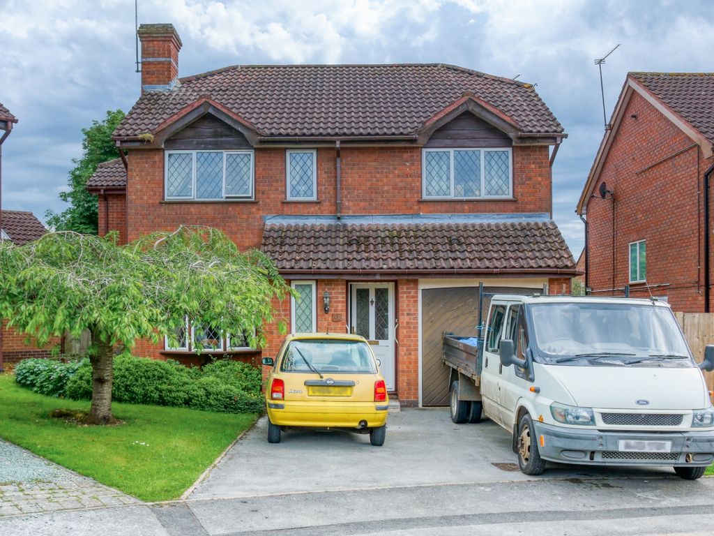 4 bed detached house for sale in Western Hill Close, Astwood Bank