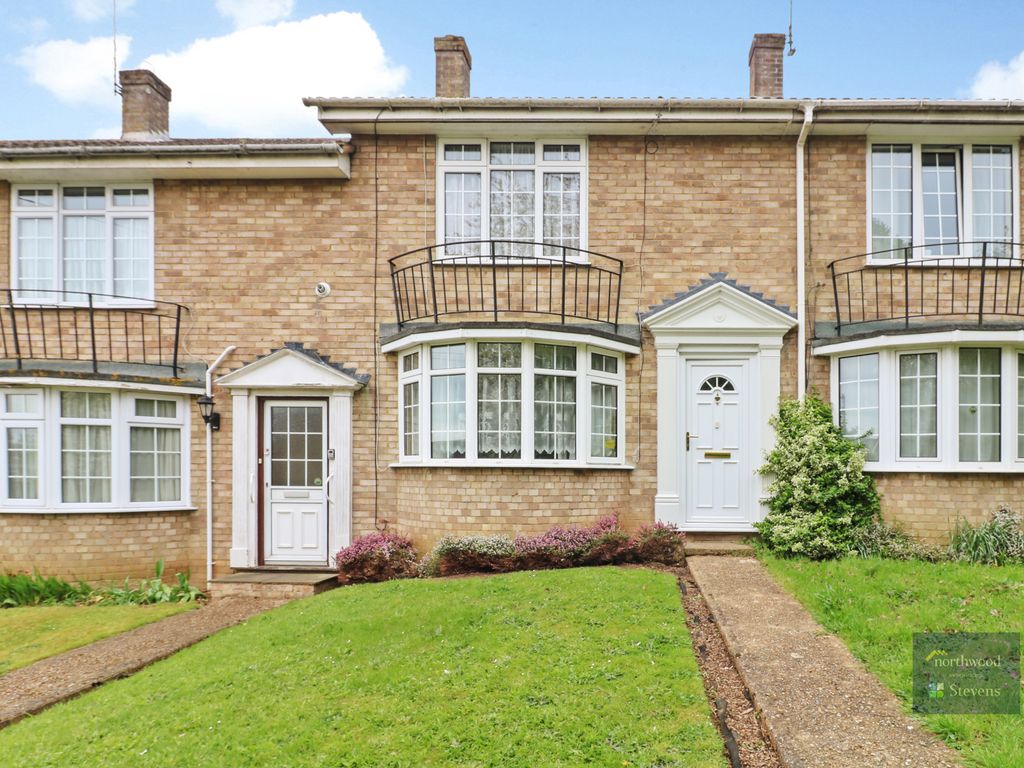 2 bed terraced house for sale in Exmoor Rise, Ashford TN24, £265,000