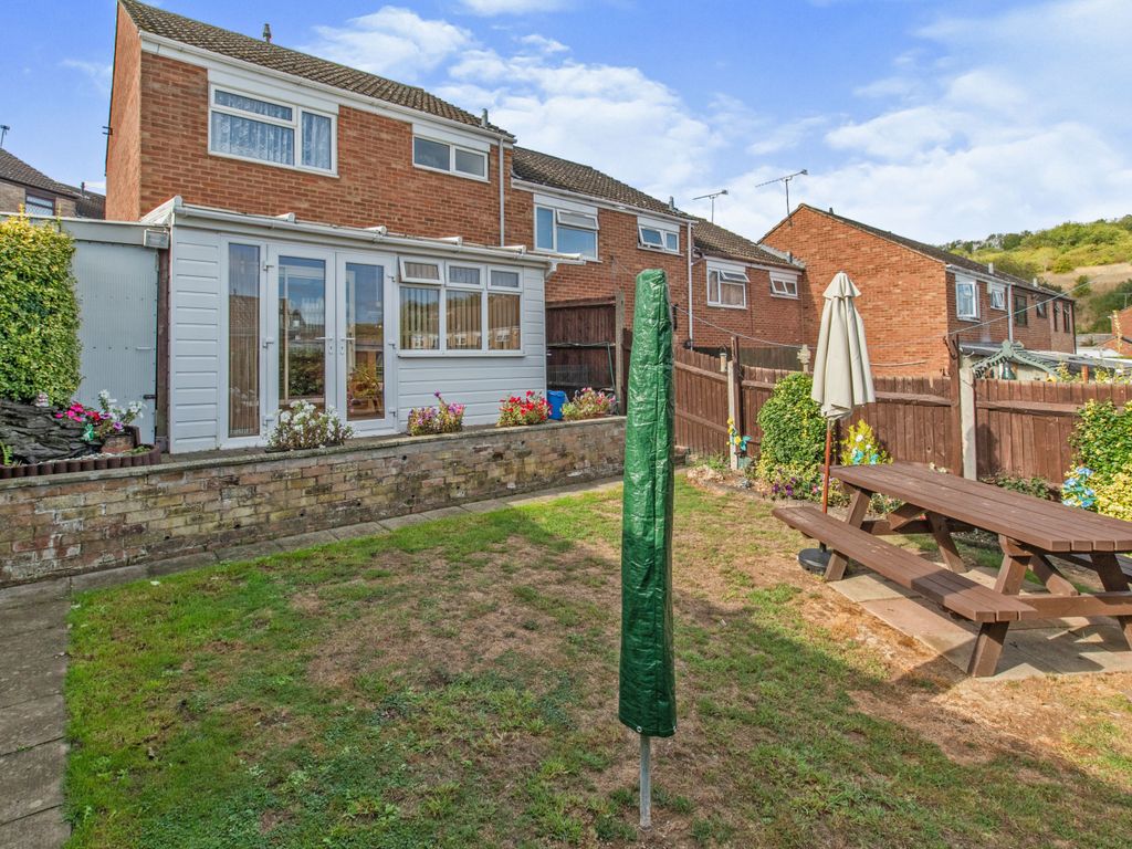 3 bed end terrace house for sale in Kingfisher Drive, Chatham ME5 Zoopla