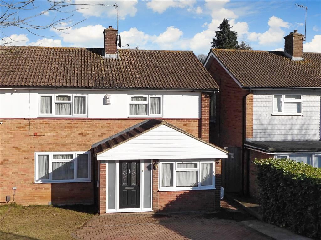 4 bed semidetached house for sale in Falconwood Road, Croydon, Surrey