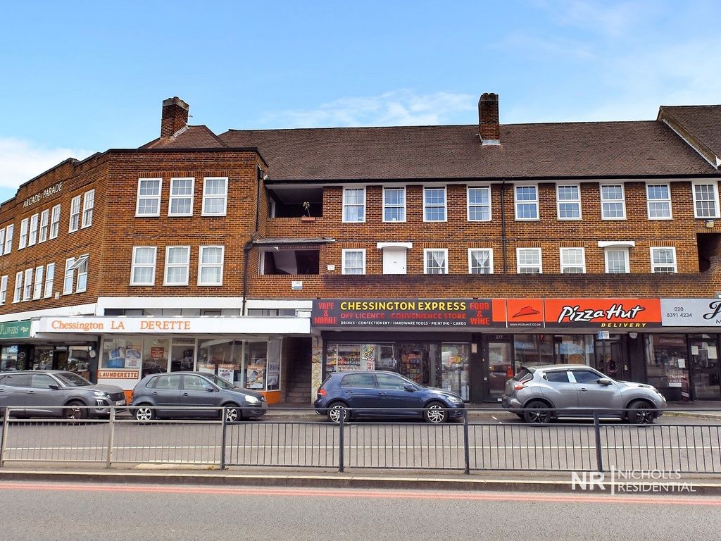2 bed flat for sale in Hook Road, Chessington, Surrey. KT9, £235,000