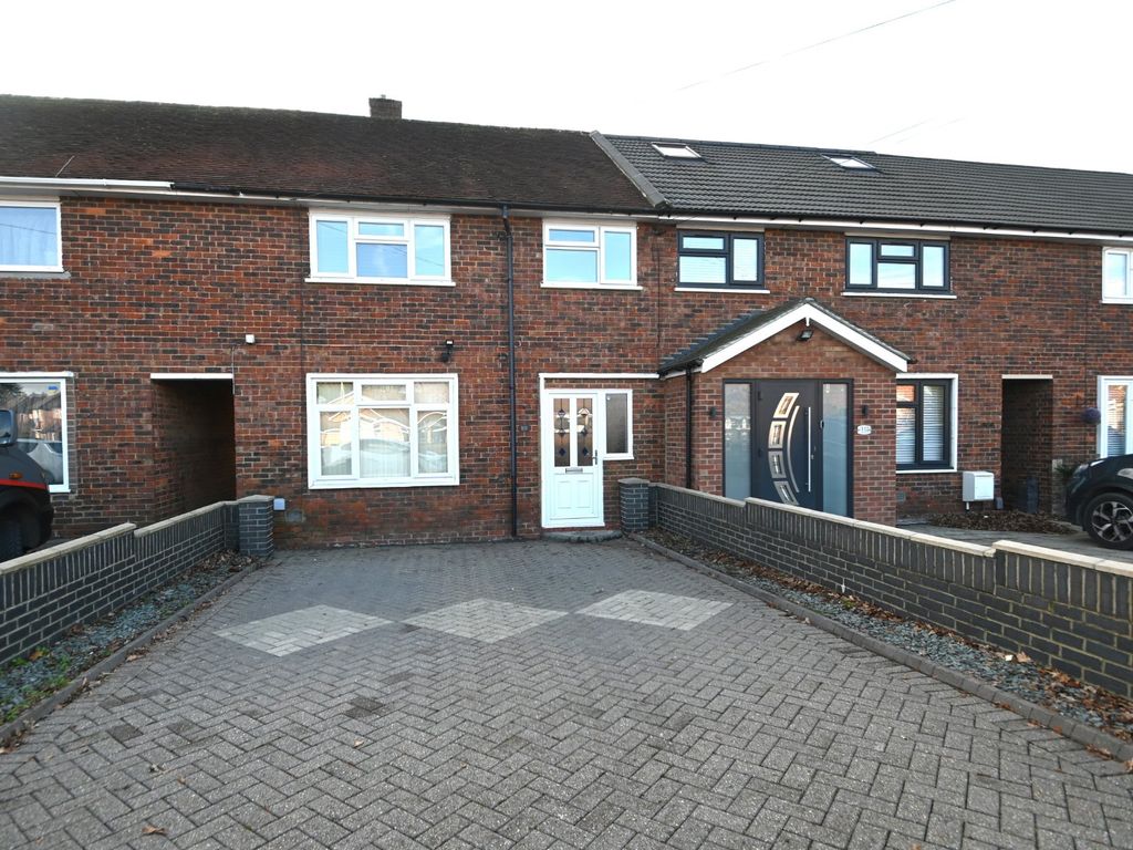 3 bed terraced house for sale in Trelawney Avenue, Langley, Berkshire