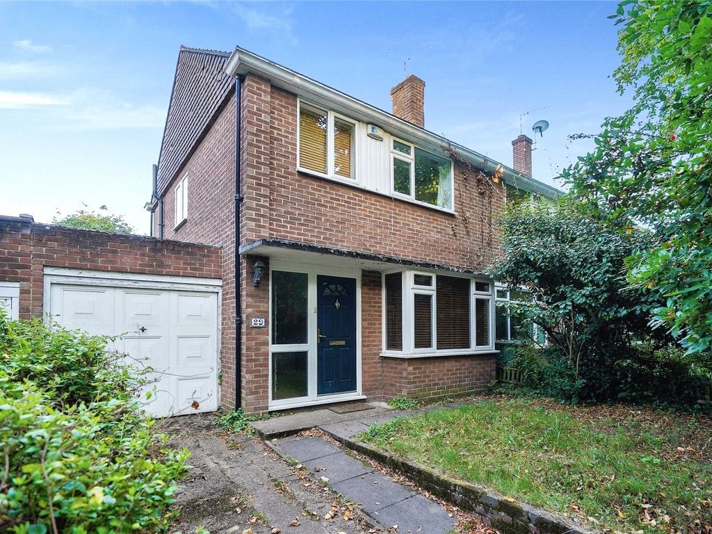 3 bed end terrace house for sale in The Glebe, London SE3, £810,000