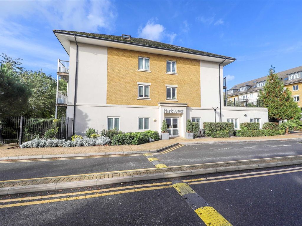 1 bed flat for sale in Park Lodge Avenue, West Drayton UB7, £235,000