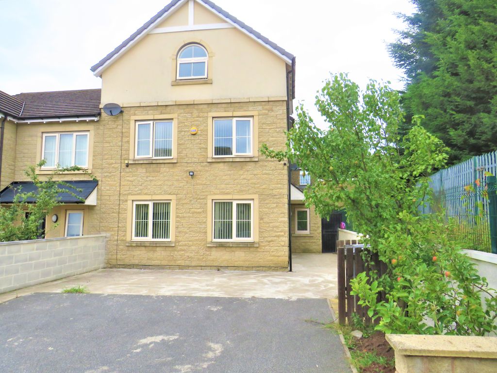 5 bed end terrace house for sale in Moor View Drive, Bradford BD3, £