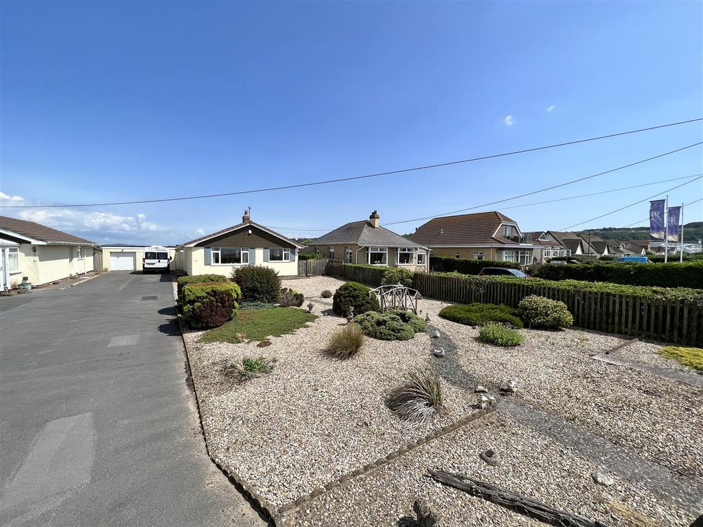 3 bed detached bungalow for sale in Beach Road, Kewstoke, WestonSuper
