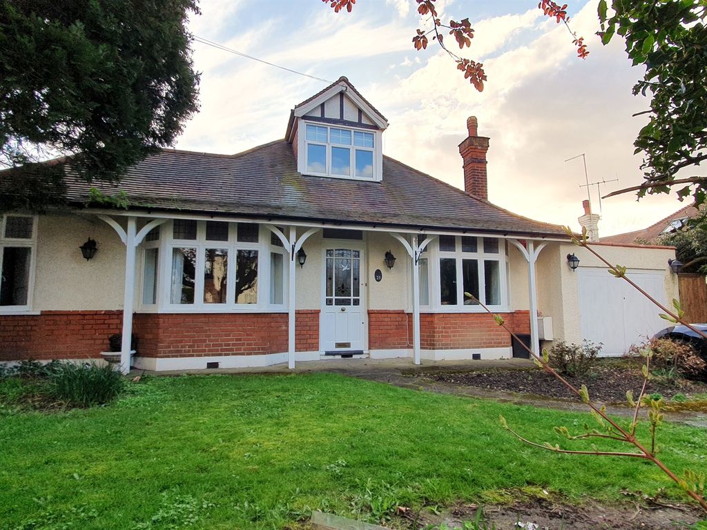 5 bed detached house for sale in Walsingham Road, Enfield EN2, £