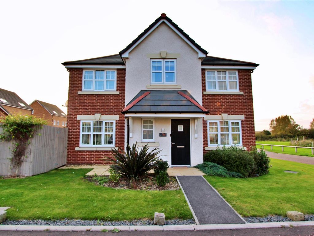 4 bed detached house for sale in Lovejoy Close, Blackpool FY4, £325,000