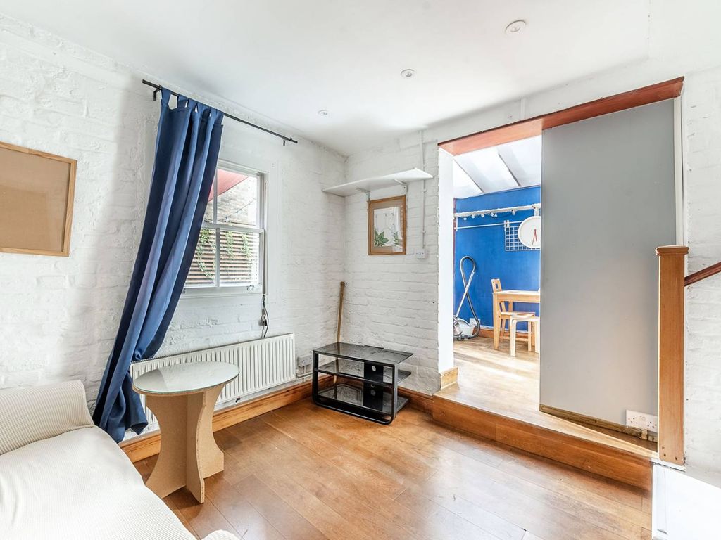 1 bed flat to rent in Old Brompton Road, Earls Court, London SW5, £