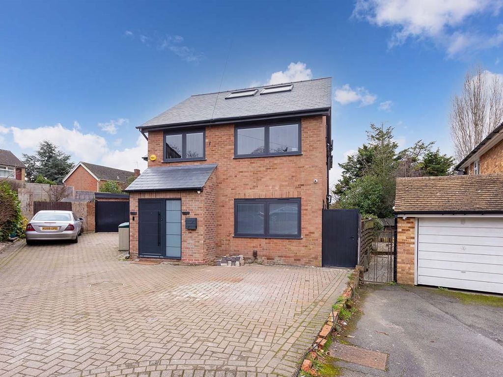 4 bed detached house for sale in Woodhall Close, Uxbridge UB8, £