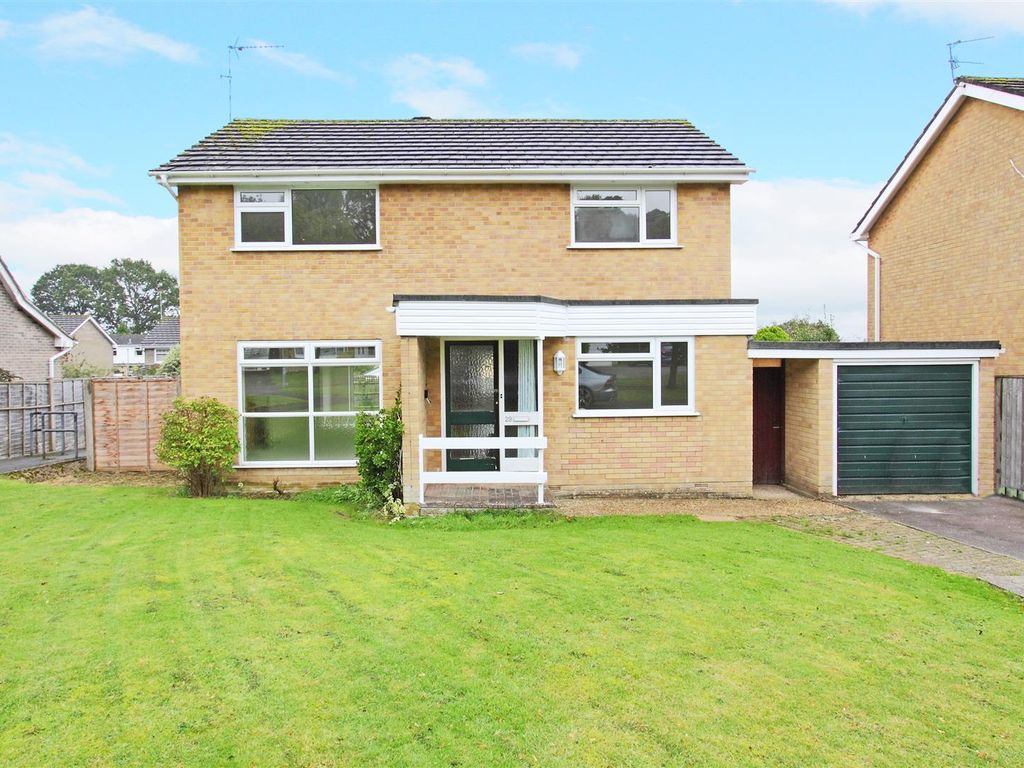 4 bed detached house to rent in Venator Place, Wimborne BH21, £1,550