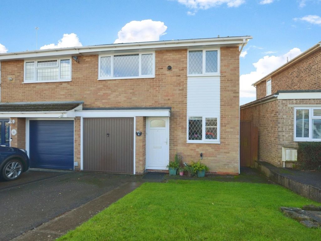 3 bed semidetached house for sale in Smither Way, Bugbrooke
