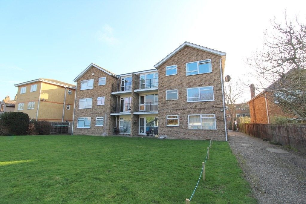 2 bed flat for sale in Stanwell Road, Ashford TW15 Zoopla