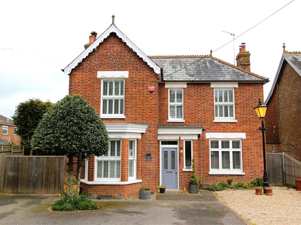 4 bed detached house for sale in Eythorne Road, Shepherdswell, Dover