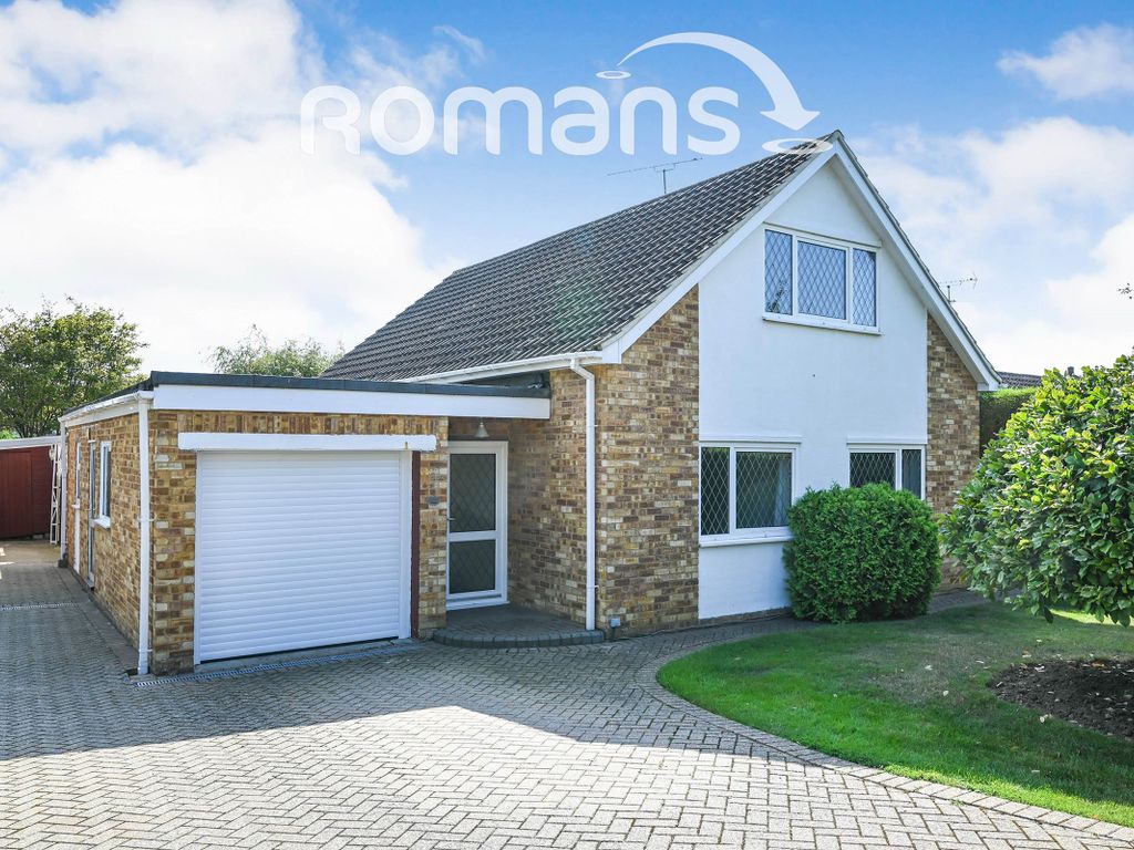 4 bed detached house to rent in Windmill Avenue, Wokingham RG41, £2,500