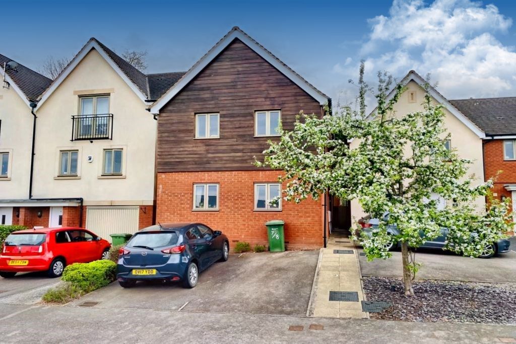 2 bed flat for sale in Campbell Road, Venns Park, Hereford HR1, £