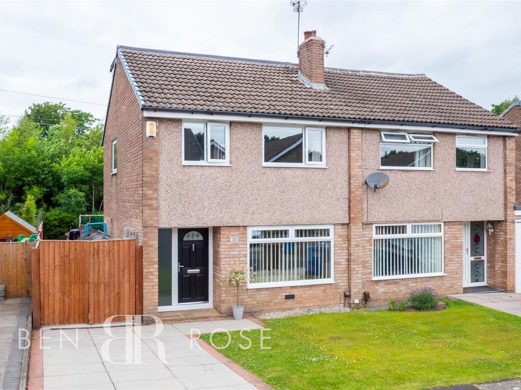 4 bed semidetached house for sale in Earlsway, Euxton, Chorley PR7