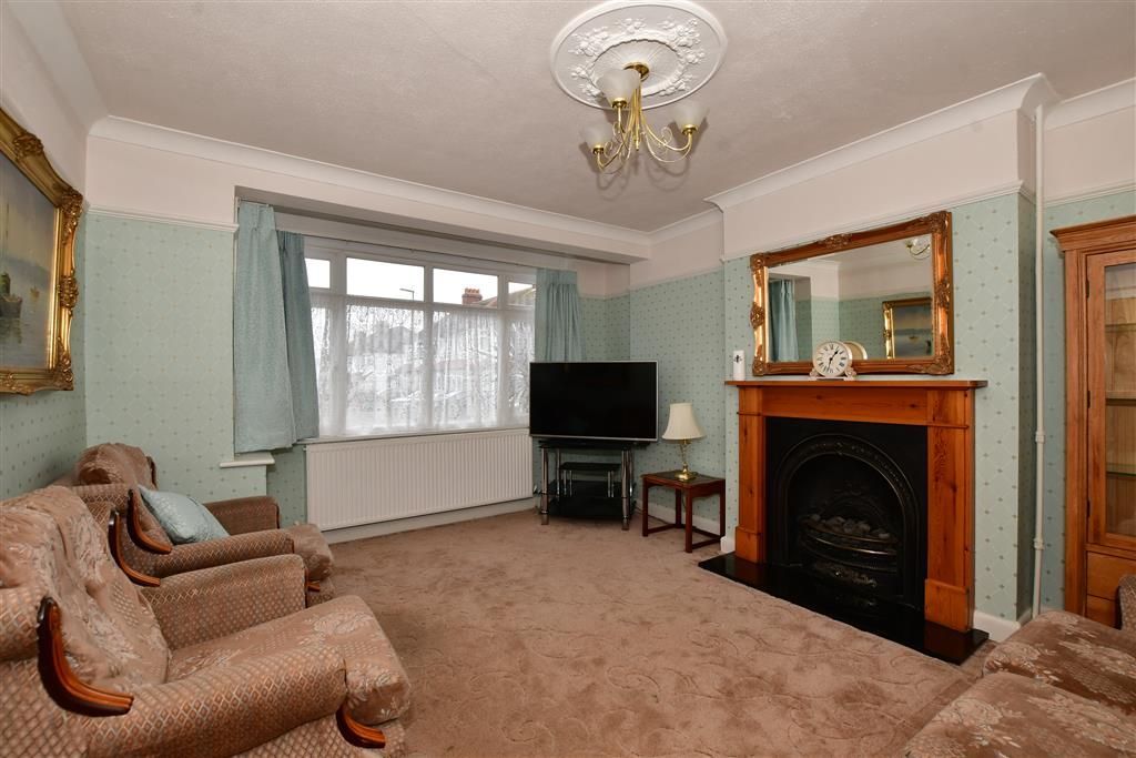 3 bed semidetached house for sale in Headley Avenue, Wallington