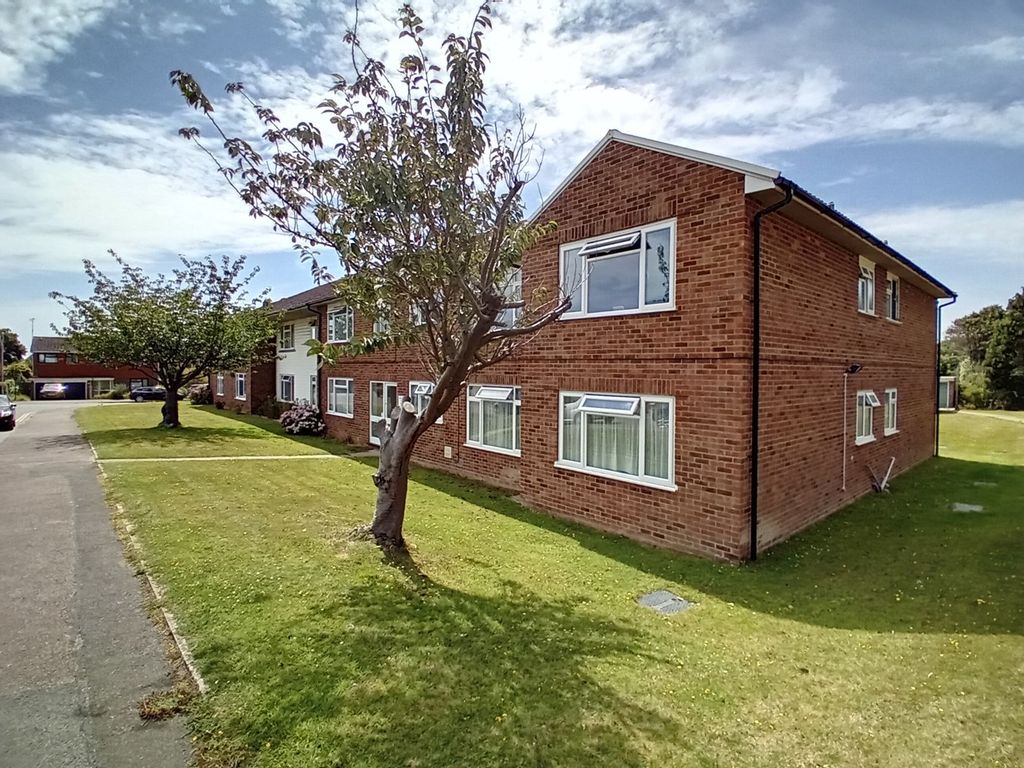 2 bed flat for sale in Normandale, Bexhill On Sea TN39, £275,000 Zoopla