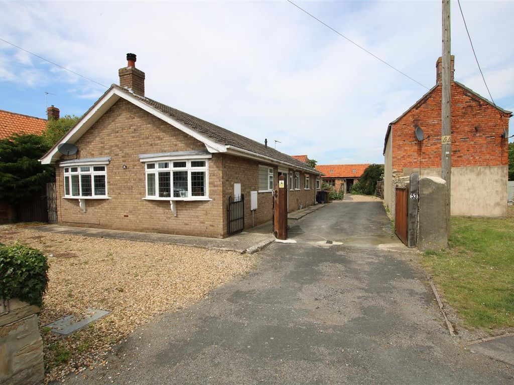 3 bed detached bungalow for sale in High Street, Ruskington NG34, £