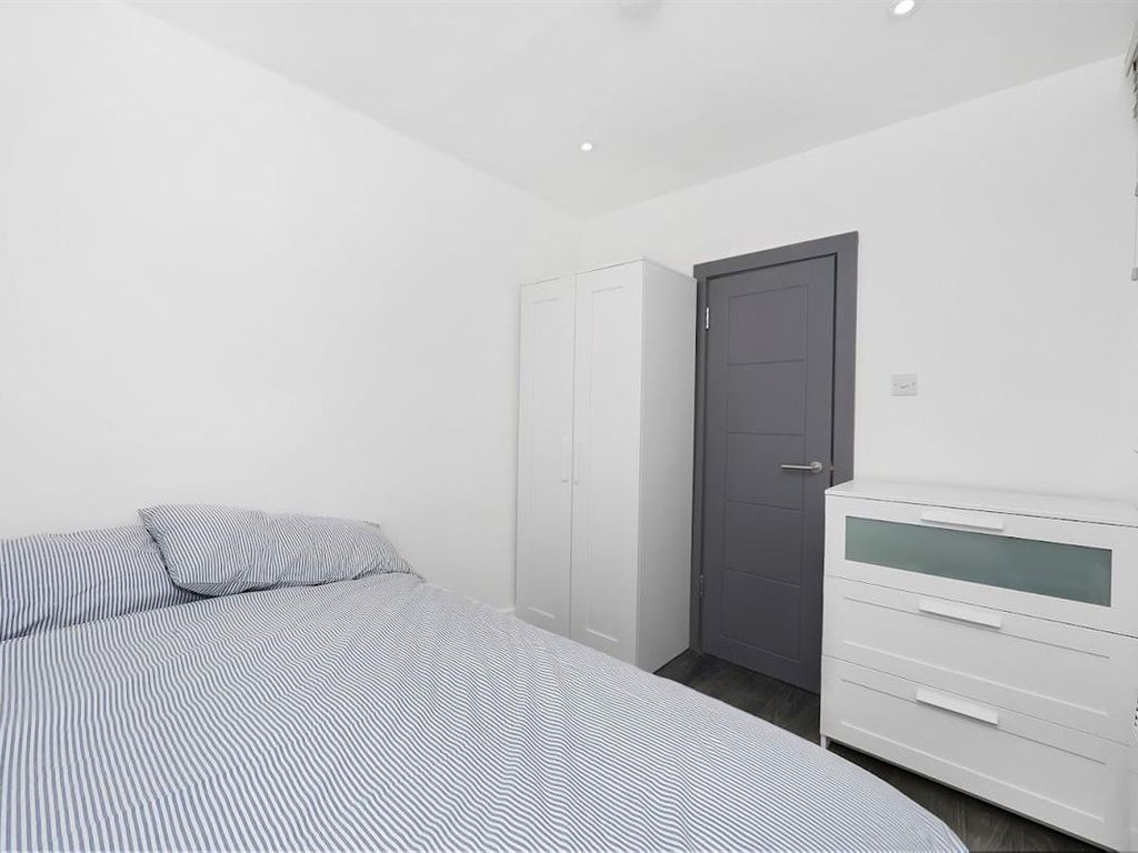 Room to rent in Woodside Green, Woodside, Croydon SE25 Zoopla