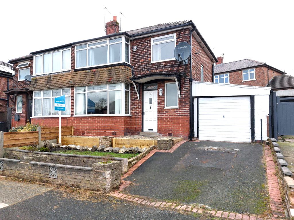 3 bed semidetached house to rent in Sunningdale Drive, Prestwich
