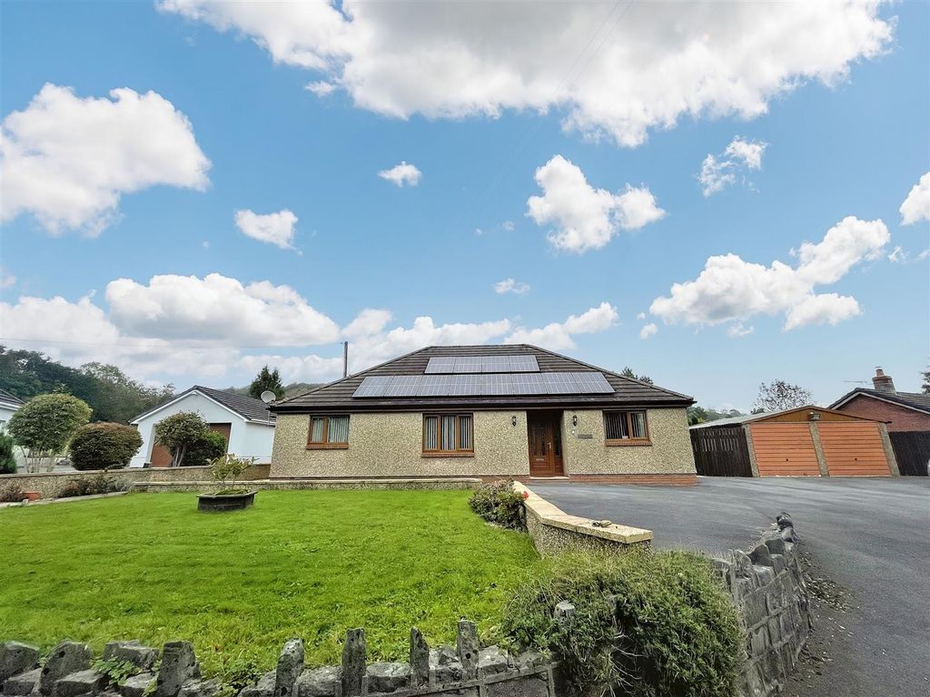 4 bed detached bungalow for sale in Bolahaul Road, Cwmffrwd, Carmarthen