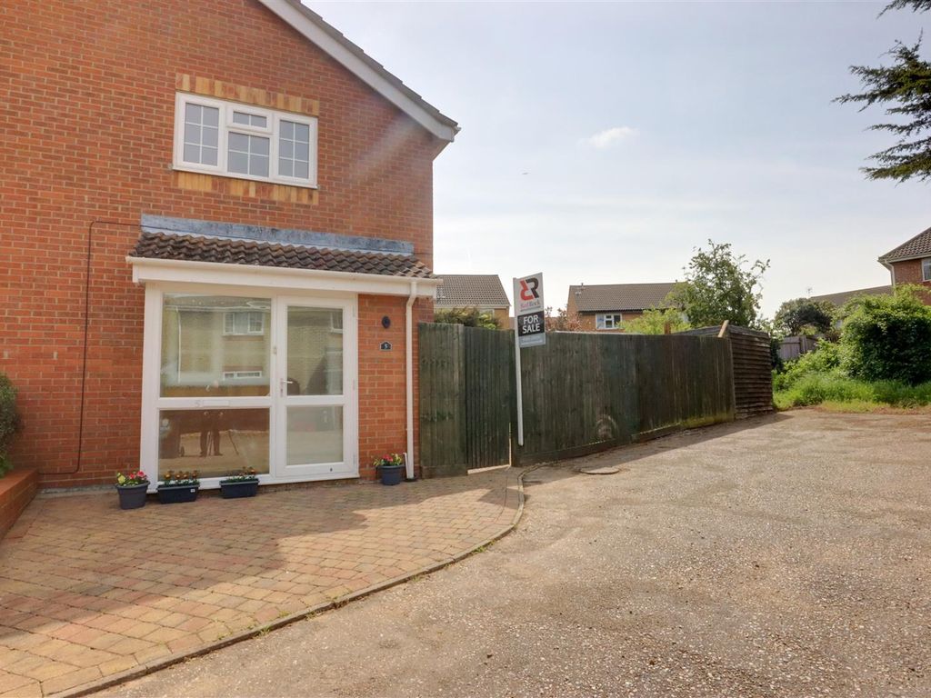 1 bed property for sale in Rookwood Close, ClactonOnSea CO15, £
