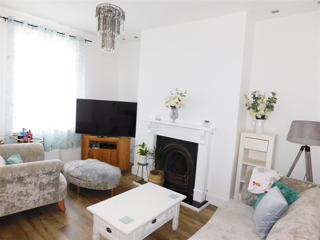 2 bed town house to rent in Victoria Street, Failsworth, Manchester M35