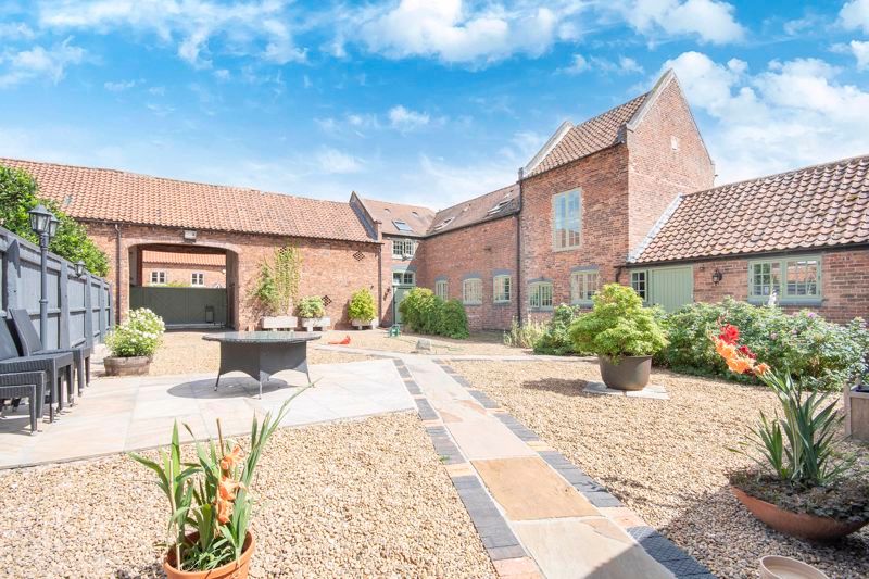 4 bed detached house for sale in Old London Road, West Drayton, Retford