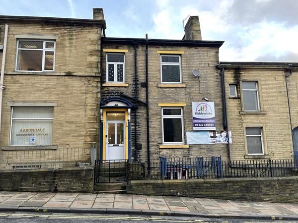 North Parade, Halifax HX1  
