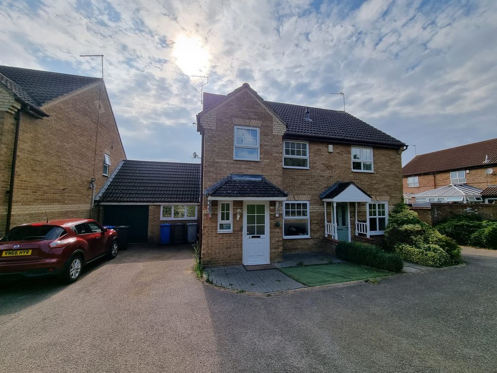 3 bed property to rent in Kirby Court, Kettering NN15, £1,300 pcm Zoopla