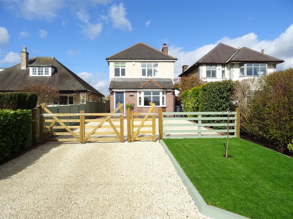 4 bed detached house for sale in Berry Hill Lane, Donington Le Heath