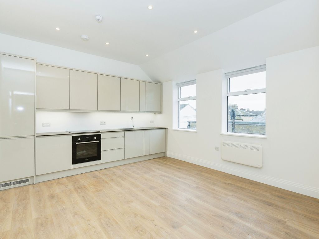 1 bed flat to rent in High Road Leyton, London E10, £1,700 pcm Zoopla