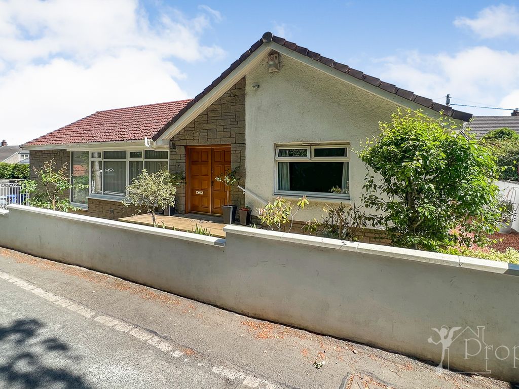 4 bed bungalow for sale in Allanshaw Gardens, Hamilton ML3, £359,000