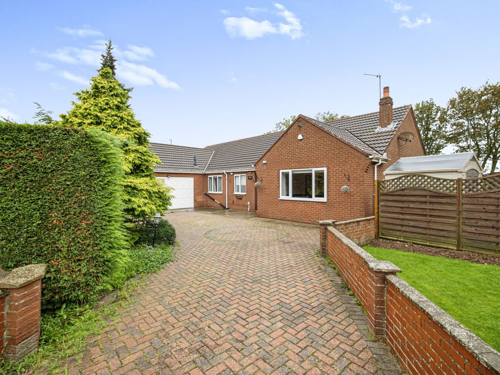 4 bed detached bungalow for sale in Owthorne Grange, Withernsea HU19, £