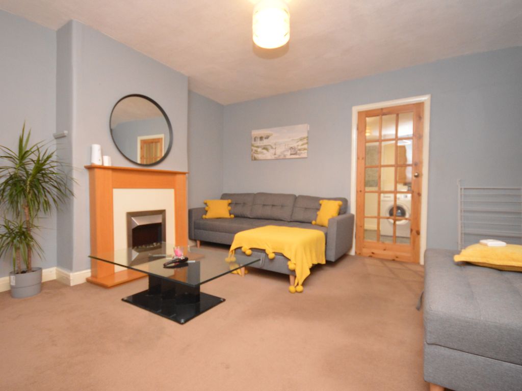 2 bed property to rent in Priory Road, Wellingborough NN8, £895 pcm