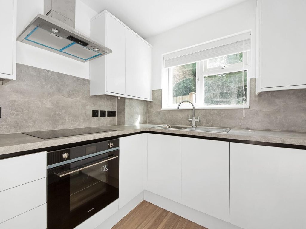 2 bed for sale in Meadowview Road, Catford, London SE6, £