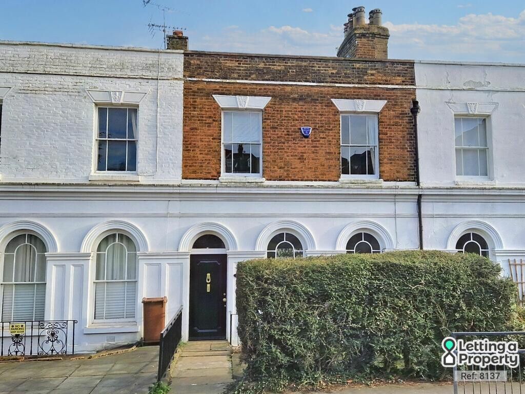 5 bed terraced house to rent in Maidstone Road, Rochester, Kent ME1, £