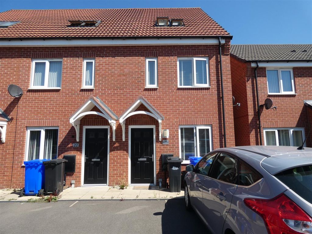 3 bed town house to rent in Gilliver Close, BurtonOnTrent DE14 Zoopla