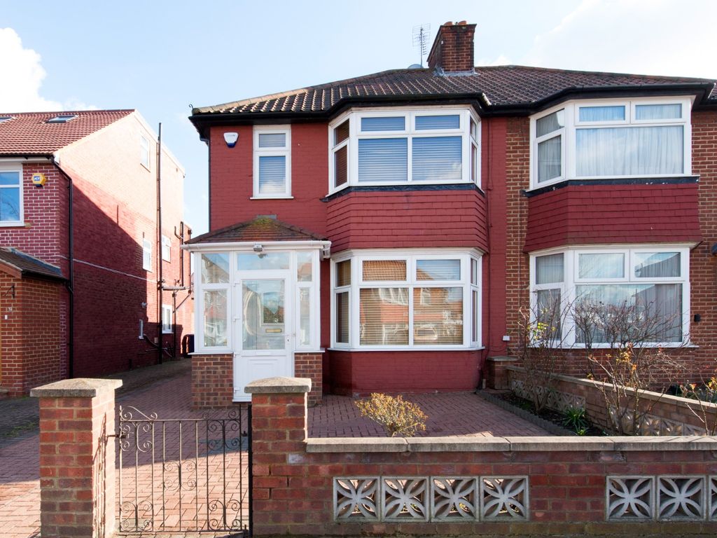 3 bed semidetached house for sale in Pennine Drive, Golders Green