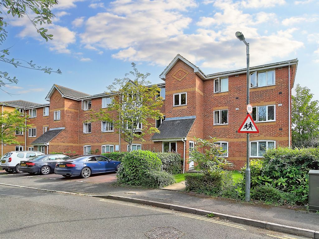 1 bed flat for sale in Ascot Court, Aldershot GU11, £145,000 Zoopla