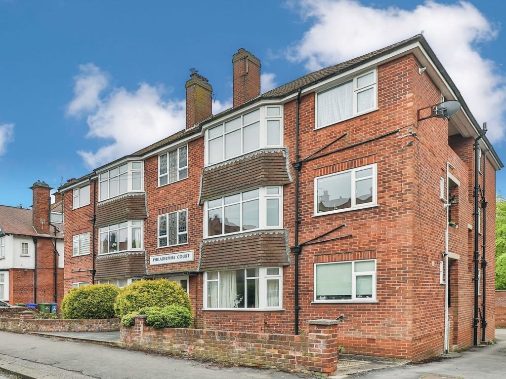 2 bed flat for sale in Holbeck Avenue, Scarborough, North Yorkshire