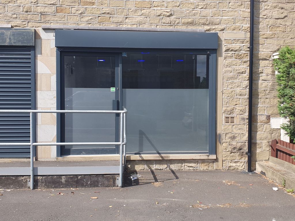 Retail premises to let in Little Horton Lane, Bradford BD5, £6,600 pa