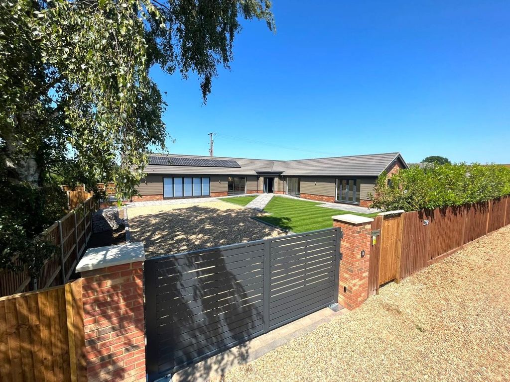 3 bed detached bungalow for sale in Little Heath, Gamlingay, Sandy SG19 Zoopla