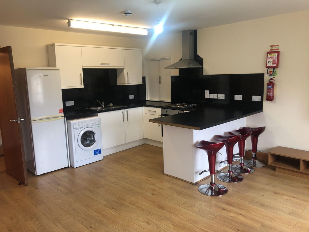 4 bed flat to rent in Reform Street, Dundee DD1, £1,700 pcm Zoopla