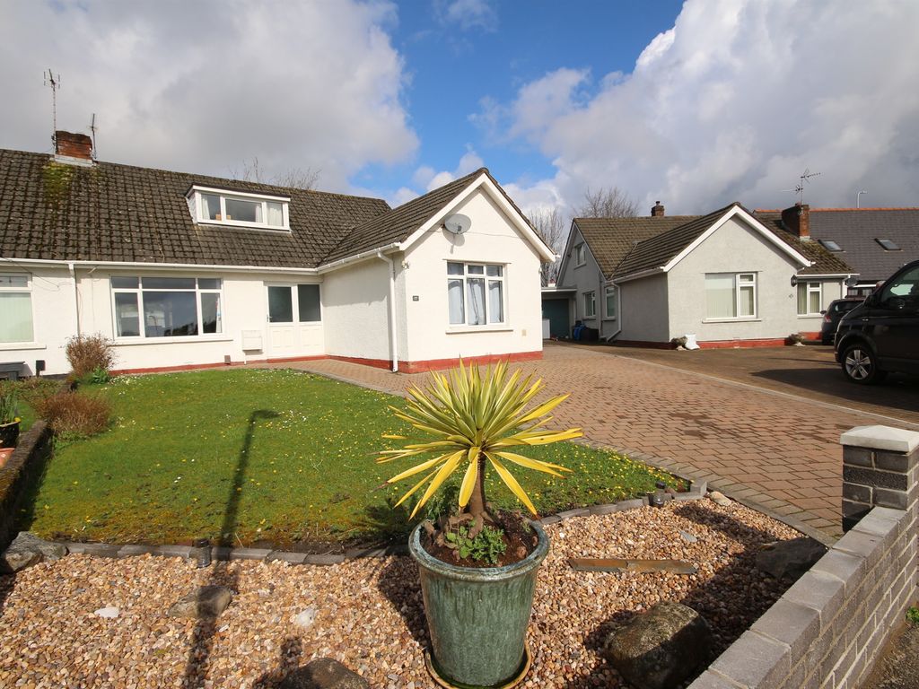 4 bed semidetached house for sale in Greenway Close, Llandough
