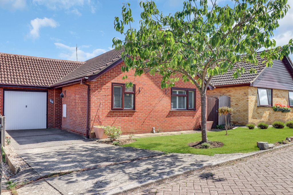 2 bed detached bungalow for sale in Woodside, Dunkirk, Faversham ME13